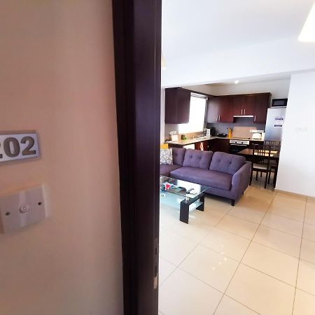 Promenade Breeze City Apartment Larnaca Ngoại thất bức ảnh