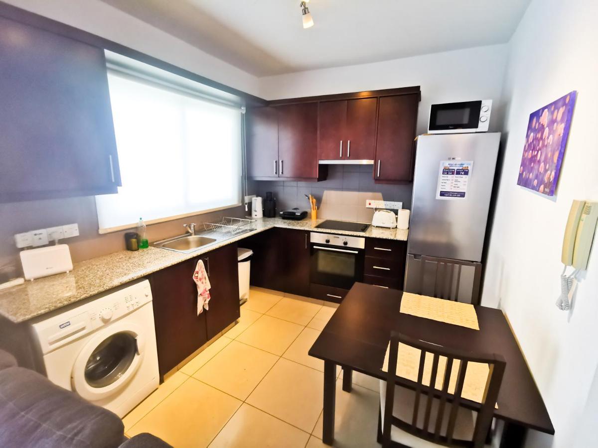 Promenade Breeze City Apartment Larnaca Ngoại thất bức ảnh