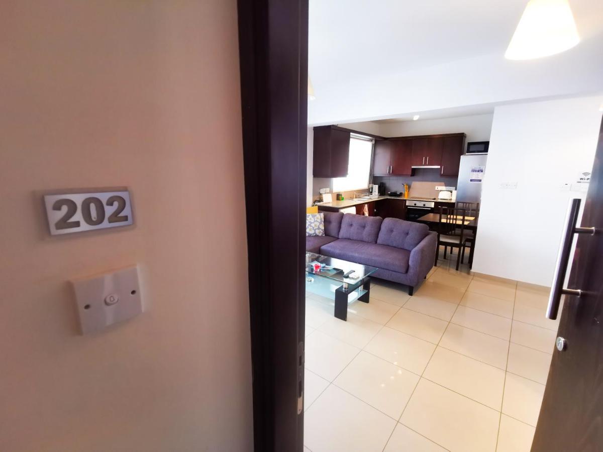 Promenade Breeze City Apartment Larnaca Ngoại thất bức ảnh
