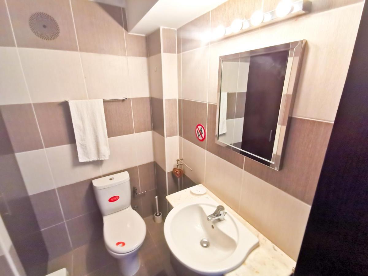 Promenade Breeze City Apartment Larnaca Ngoại thất bức ảnh